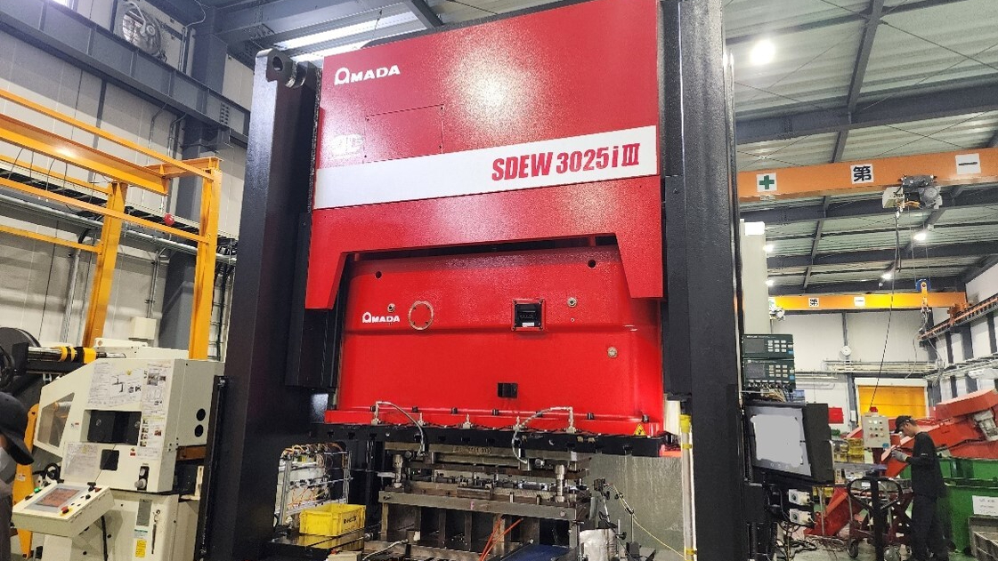 AMADA　300ｔPRGサーボプレス SDEW3025iⅢ